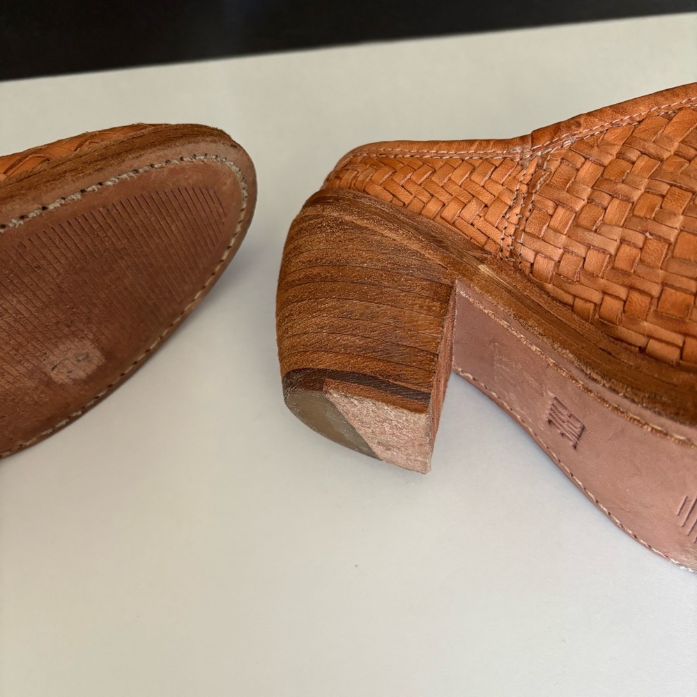 Women’s Frye Weaved Leather Mules Size 7B - Picture 8 of 13